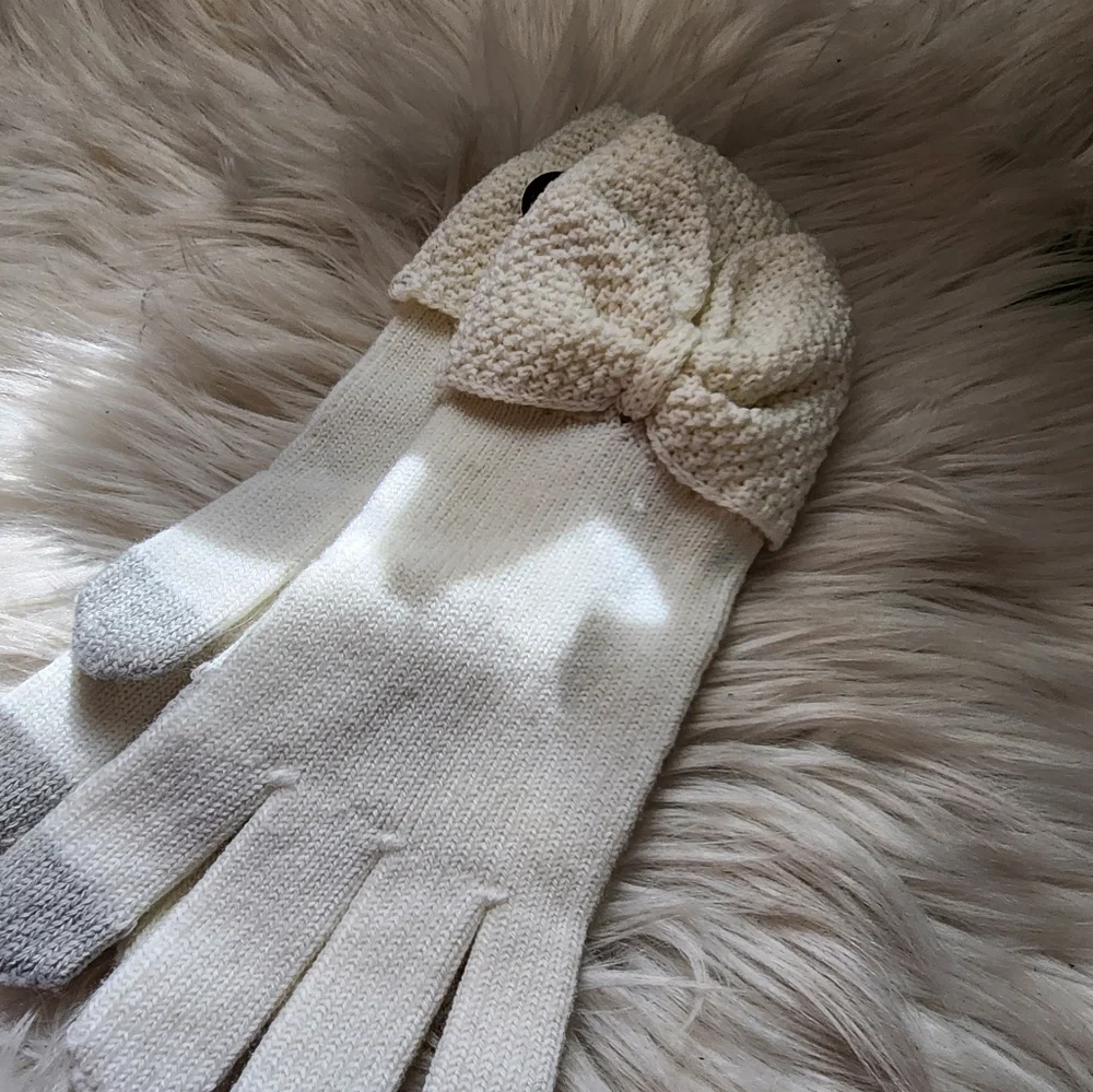 Ugg - Ivory Bow Wool Blend Tech Glove- new